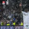Momentul în care Vinicius Jr. și-a cerut scuze față de suporteri. Foto: Captură DAZN