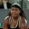 Momentul în care Hailey Baptiste a învins-o pe Aryna Sabalenka. Foto: Captură „X”, @TheTennisLetter