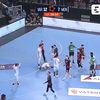 Uros Mitrovic (Vardar), fault brutal asupra lui Valentin Porte (Montpellier) într-un meci din EHF European League (FOTO: captură Eurosport)