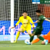 Penalty-ul ratat de Alexandru Mitriță în partida cu Yunnan Yukun FOTO Captură YouTube  (2).png