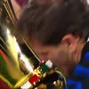 Momentul în care jucătorii lui Inter au ridicat Cupa Italiei. Foto: „X”, @SerieA