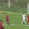 Golul norocos marcat în meciul Real Sireți - Oguzsport. Foto: captură X/@VStrutinski