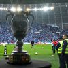 U Craiova a expus trofeul Cupei Romaniei la iesirea pe gazon inaintea meciului cu U Cluj Foto Raed Krishan - GOLAZO.ro .jpeg