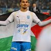 Assad Al-Hamlawi și Oleksandr Romanchuk, cu steagurile Palestinei și Ucrainei pe umeri, la bucuria Craiovei. Fotografii: Raed Krishan
