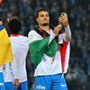 Assad Al-Hamlawi și Oleksandr Romanchuk, cu steagurile Palestinei și Ucrainei pe umeri, la bucuria Craiovei