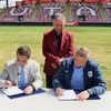 Corvinul va evolua pe stadionul „Francisc Neuman” din Arad. Foto: Facebook/FC Corvinul 1921 Hunedoara