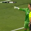 Momentul când unui fan i s-a făcut rău în timpul meciului Crystal Palace - Rayo Vallecano. Foto: X