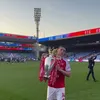 Viktor Gyokeres, alături de trofeul Premier League. Foto: Instagram / @viktorgyokeres