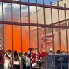 Fanii Rapidului cântă în parcarea Sălii Rapid. Foto: Iosif Popescu / GOLAZO.ro