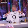 Enrique Riquelme a apărut cu tricoul lui Real Madrid cu numele lui Haaland pe spate. Foto: captură X/@elchiringuitotv