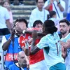 Rafa Leao, în timpul „ciocnirii” cu Ivan Roman la amicalul Portugalia - Chile 2-1. Foto: Imago