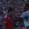 Rafa Leao, în timpul „ciocnirii” cu Ivan Roman la amicalul Portugalia - Chile 2-1