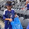 Fanii Japoniei au făcut curățenie în tribune după meciul cu Olanda. Foto: captură X/FIFA.com