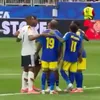 Cel mai frumos gest al Mondialului? Jonathan Tah și Felix Nmecha au spus o rugăciune alături de adversarii din Curacao (foto: X)