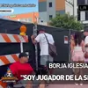Borja Iglesias nu a putut intra imediat în zona de antrenament a naționalei Spaniei. Foto: Captură „X”, @elchiringuitotv