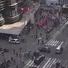 Momentul în care oamenii au început să fugă din calea gloanțelor în Times Square. Foto: captură X / @Breaking_4_News