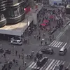 Momentul în care oamenii au început să fugă din calea gloanțelor în Times Square. Foto: captură X / @Breaking_4_News