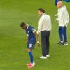 Mbappe le dădea indicații îngrijitorilor terenului, care îndepărtau apa de pe gazon. Foto: captură X/@NoodleHairCR7