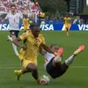 Momentul în care Konsa l-a atacat din spate pe Adu, la Anglia - Ghana. Nu s-a dat penalty
