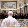 David Popovici s-a dus la Vatican înainte de revenirea în bazinul  în care a scris istorie. Foto: vatican.va