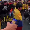 Fanii Ecuadorului s-au luat la bătaie în Times Square. Foto: „X”, @Awaydays23