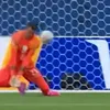 Primul meci, prima gafă pentru Muslera la Arabia Saudită - Uruguay 1-1. A scăpat mingea în față și Al-Amri a înscris