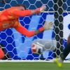 Primul meci, prima gafă pentru Muslera la Arabia Saudită - Uruguay 1-1. A scăpat mingea în față și Al-Amri a înscris