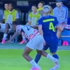 Momentul în care Balogun l-a atacat din spate direct pe gleznă pe Muharemovic, la SUA - Bosnia. Americanul a fost eliminat