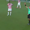 Momentul în care Balogun l-a atacat din spate direct pe gleznă pe Muharemovic, la SUA - Bosnia. Americanul a fost eliminat