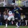 Momentul în care Balogun l-a atacat din spate direct pe gleznă pe Muharemovic, la SUA - Bosnia. Americanul a fost eliminat