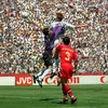 Florin Prunea a apreciat greșit centrarea lui Tomas Brolin, iar Kennet Andersson a profitat și a egalat pentru Suedia în sfertul de finală al World Cup 1994 (Foto: Imago)