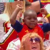 Keyne, fratele mai mic al lui Lamine Yamal, a devenit unul dintre personajele virale ale Cupei Mondiale. Foto: Captură „X” @nocontextfooty