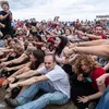 Suporterii norvegieni, în timpul deja celebrului „Viking Row”. Foto: Imago