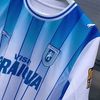 Universitatea Craiova va debuta în preliminariile Champions League cu un echipament nou, fără sponsorul principal pe tricouri. Foto: Facebook / Universitatea Craiova