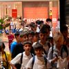 FCSB: fanii au blocat intrarea în magazin cu mai bine de o oră înainte de prezentarea noului echipament FOTO Vlad Nedelea