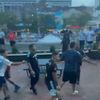 Fanii Argentinei s-au luat la bătaie între ei înaintea meciului cu Anglia FOTO captură ecran X .jpeg
