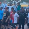 Fanii Argentinei s-au luat la bătaie între ei înaintea meciului cu Anglia FOTO captură ecran X .jpeg