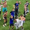 Bannerul politic afișat de Argentina la finalul meciului cu Anglia. Foto: captură X/@alimo_philip