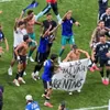Bannerul politic afișat de Argentina la finalul meciului cu Anglia. Foto: captură X/@alimo_philip