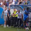 Steven Nsimba, criză de nervi în momentul în care a fost schimbat în U Craiova - UTA Arad 4-0 Foto captură video Digi Sport .jpeg