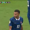 Mbappe, surprins în timp ce zâmbește după ce Anglia a marcat golul de 2-0 FOTO Captură video Antena 1