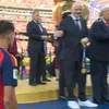 Donald Trump s-a infiltrat la sărbătoarea spaniolilor. Foto - captură Antena 1 (6).jpg
