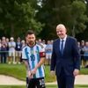 Lionel Messi, ajutat de Infantino în diferite sporturi. Foto: captură X/@AlternatNews