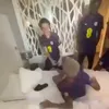 Doi fotbaliști au fost filmați în timp ce se băteau în cantonamentul unei reprezentative de juniori a Angliei/ Foto: captură ecran X .jpeg