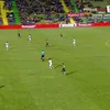 Cătălin Straton a părăsit terenul în lacrimi în prima repriză a meciului cu Petrolul. Foto: Captură Prima Sport
