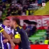 Ricardo Matos l-a lovit cu cotul pe Paul Papp și a fost eliminat. Foto: Captură Prima Sport
