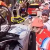 Einer Rubio a intrat în luneta mașinii și a fost nevoit să abandoneze dupa ce un spectator a cazut pe carosabil (2).jpg