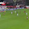 Faza care a dus la eliminarea lui Alexandru Pașcanu în meciul Botoșani - Rapid 1-1. Foto: Captură YouTube, @OrangeSportRomania