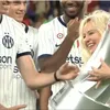 Chivu și Inter, premiați după victoria din amicalul cu Manchester City Foto captură video as.ro.jpg