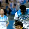 Gestul lui Steven Nsimba după al doilea gol marcat în U Craiova - Petrolul Foto captură video Prima Sport .jpeg
